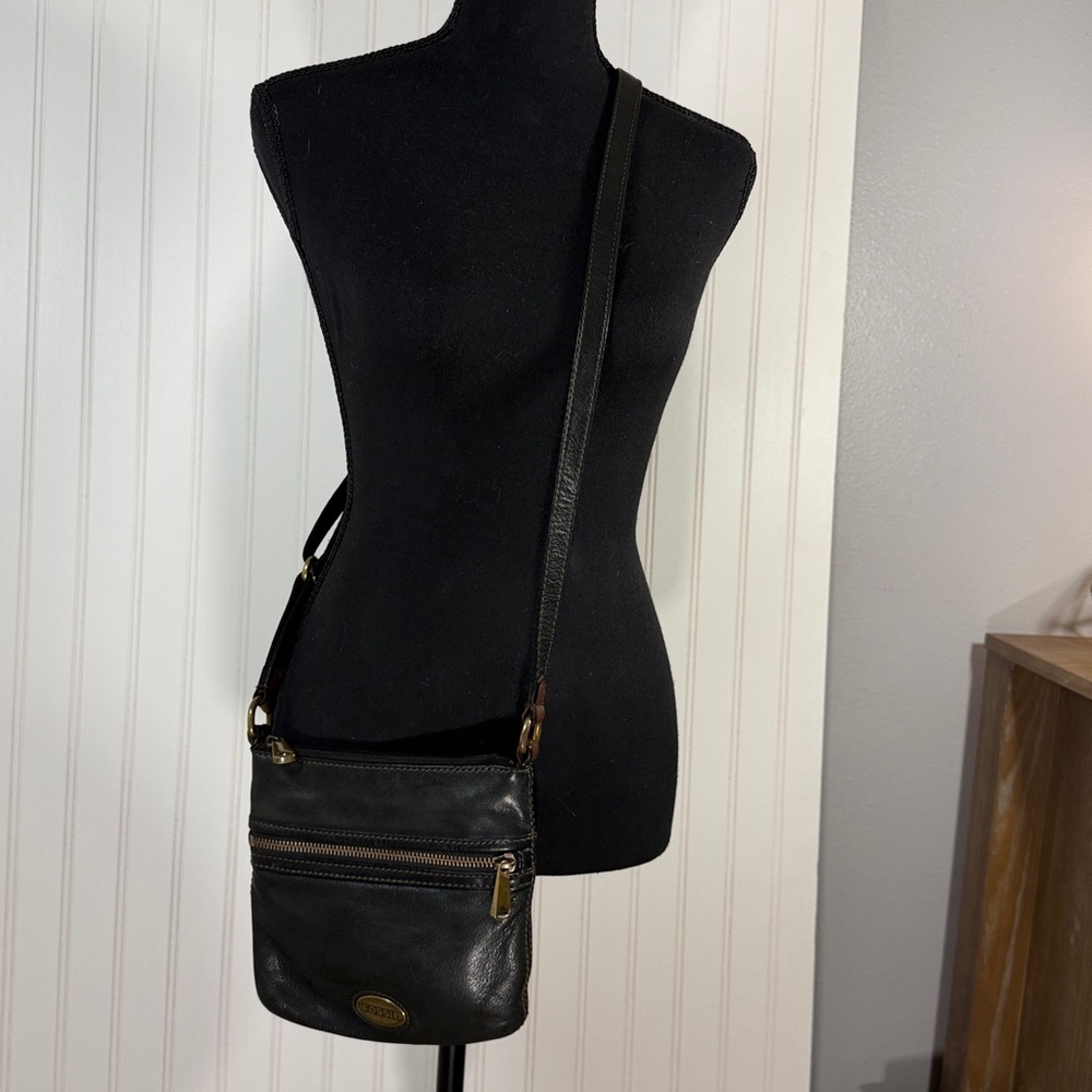 Fossil Black Leather Crossbody Bag with adjustable strap and brass accents 8x8